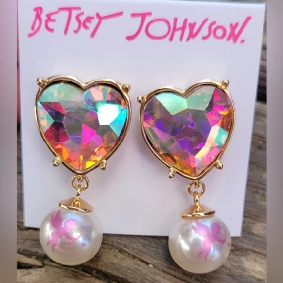 NWT ⚜️💖⚜️ BETSEY JOHNSON HEART EARRINGS with Drop Pearl accent - Picture 6 of 11